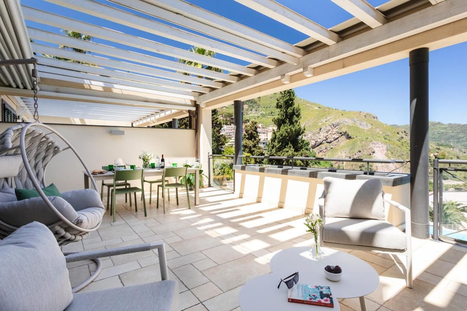 View (from property/room), Balcony/Terrace, Mountain view