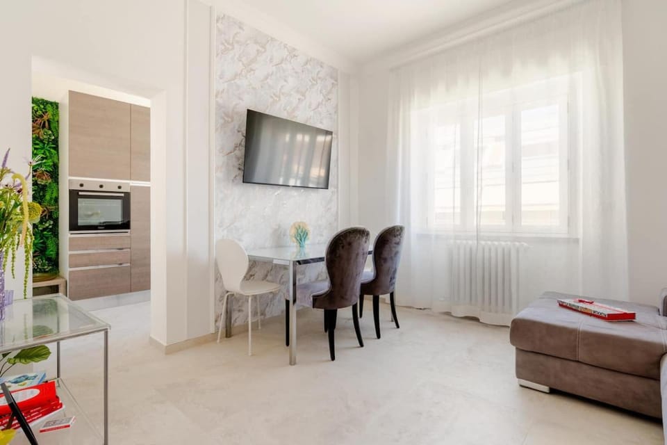 TV and multimedia, Living room, Seating area, Dining area