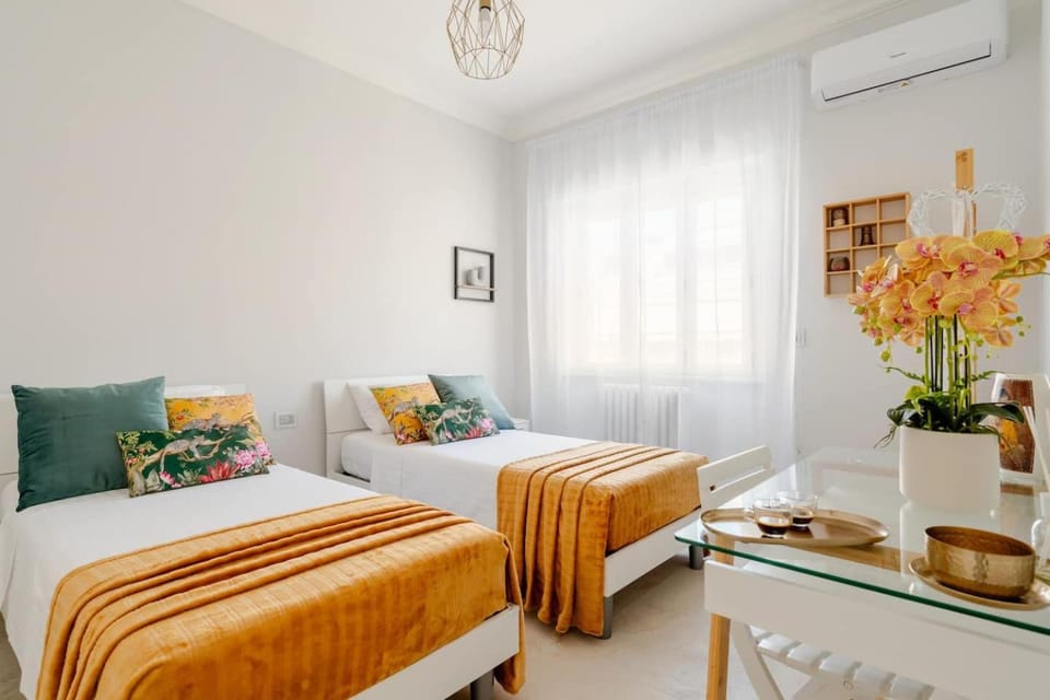 Photo of the whole room, Bedroom, air conditioner