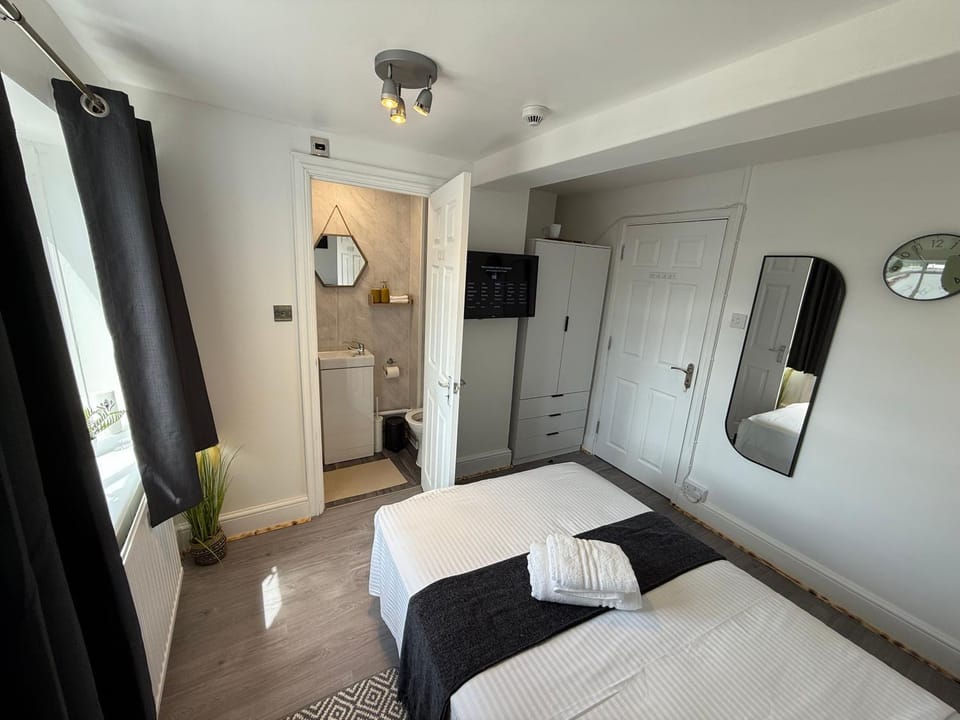 Grande Italia Rooms Comfort Italian Hospitality 1 Bed and Breakfast in Stroud