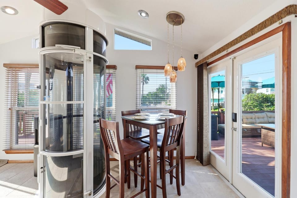Walkable Vilano Beach Retreat Near Ocean & Pier! Apartment in Vilano Beach