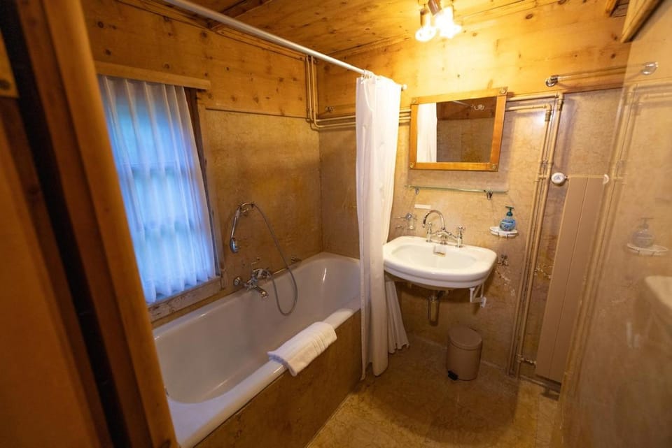 Bathroom, Bath