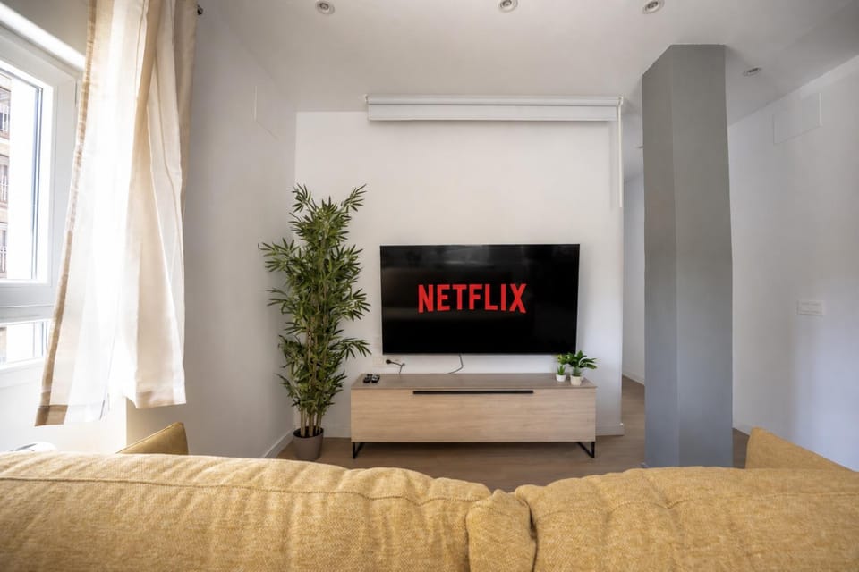 Communal lounge/ TV room, TV and multimedia, Living room, Meeting/conference room