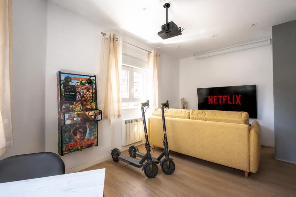 Communal lounge/ TV room, Game Room, TV and multimedia, Living room, Lounge or bar, Meeting/conference room