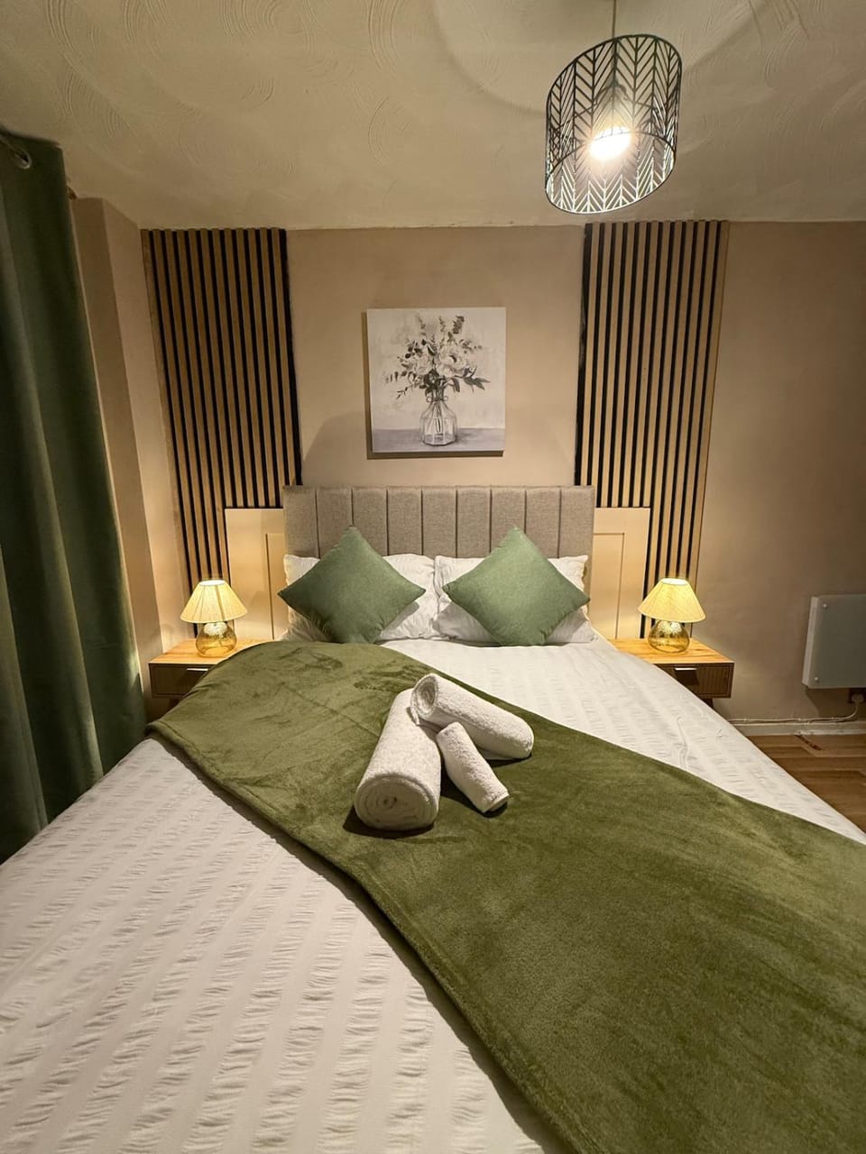 Bed, Bedroom, towels