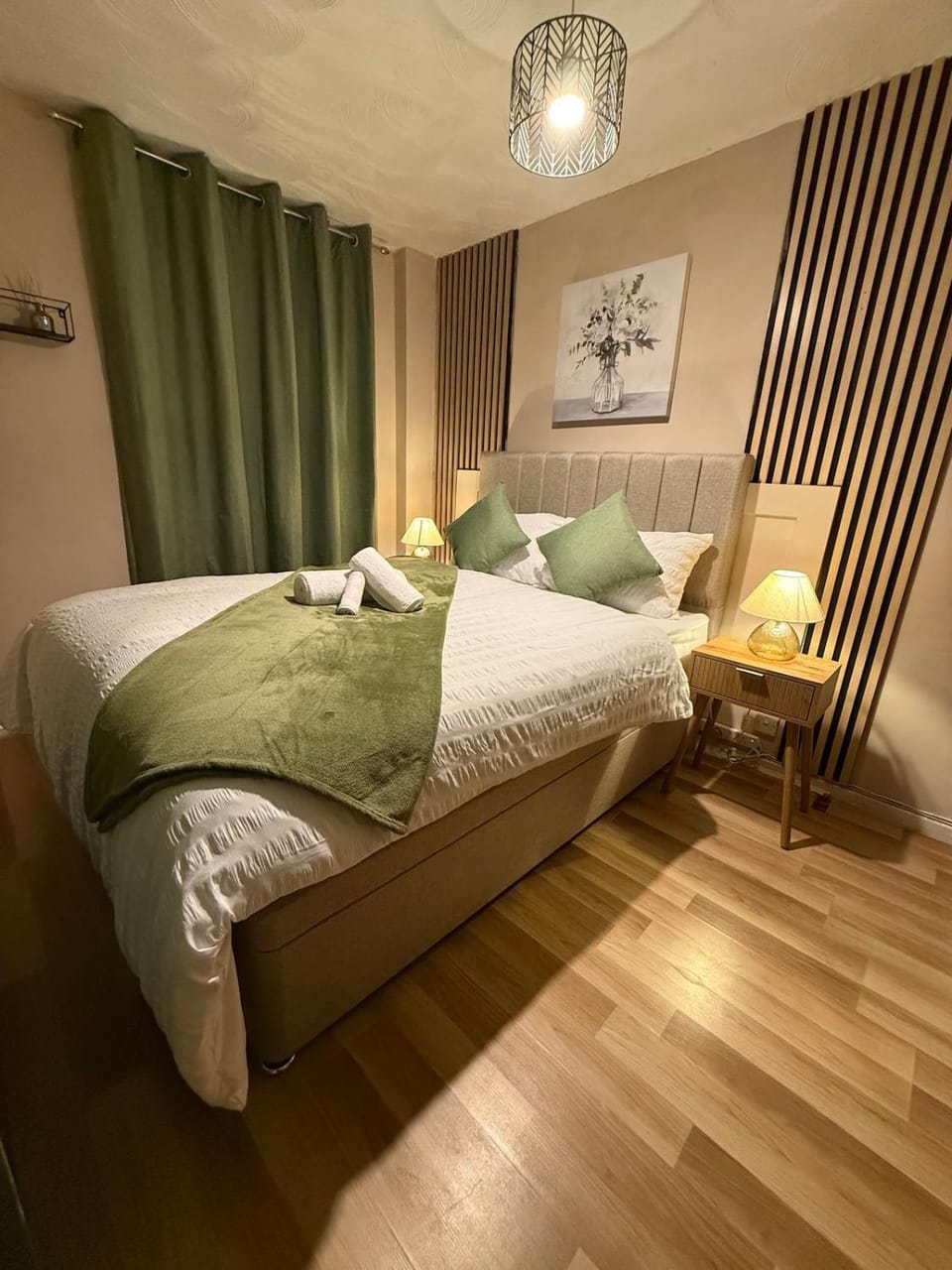 Bed, Bedroom, towels
