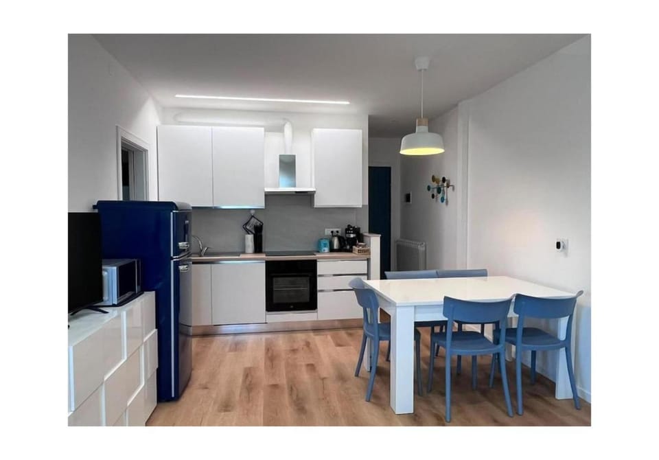 Kitchen or kitchenette, Dining area, dishwasher, oven, stove