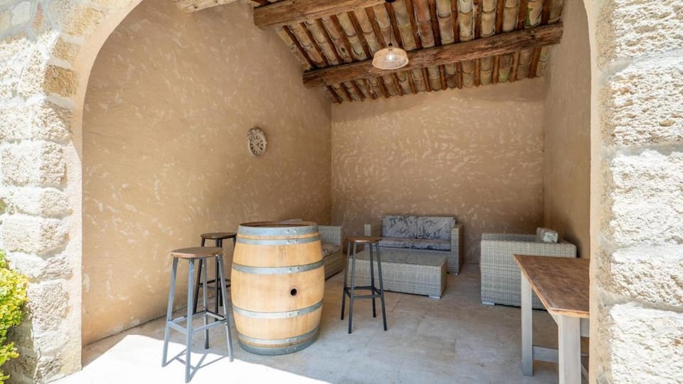 Mas Vidauque - Beautiful House for 8, pool, garden House in Cavaillon