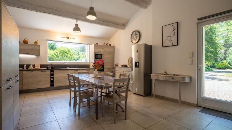 Mas Vidauque - Beautiful House for 8, pool, garden House in Cavaillon