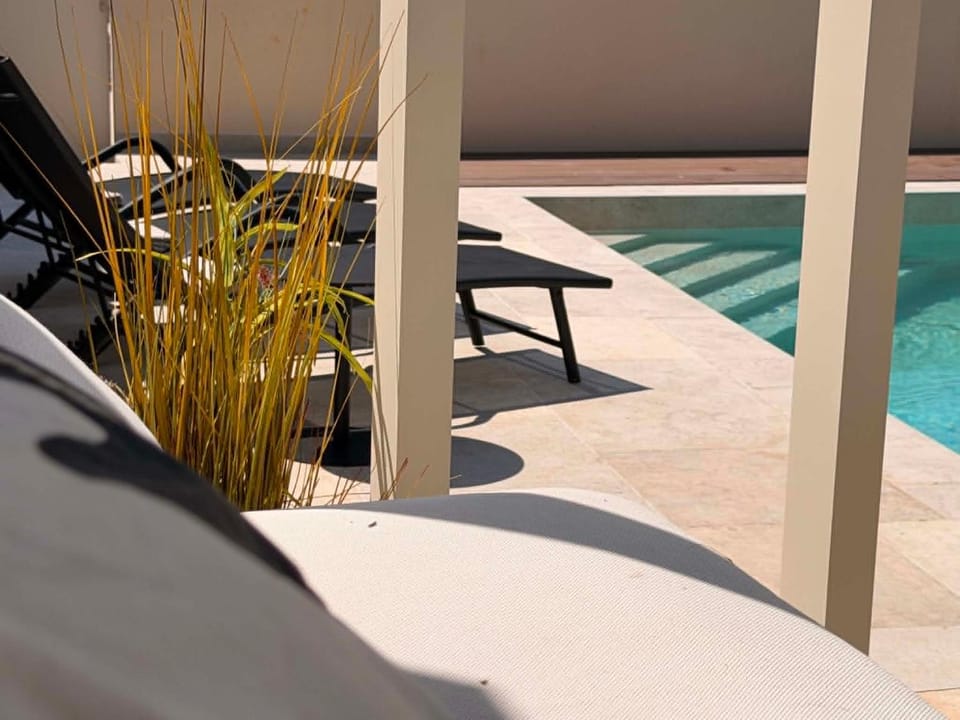 Swimming pool, sunbed