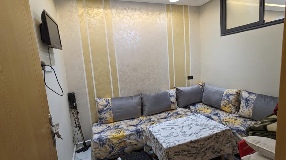 TV and multimedia, Living room, Seating area, Bedroom