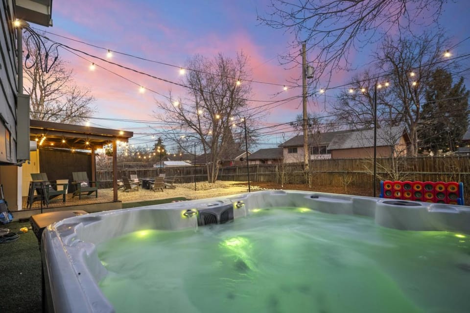 The Peakline Lodge Gym Hot Tub Game Room House in Northglenn