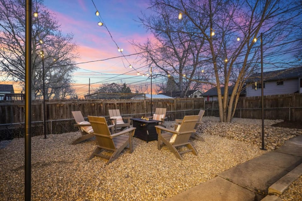 The Peakline Lodge Gym Hot Tub Game Room House in Northglenn