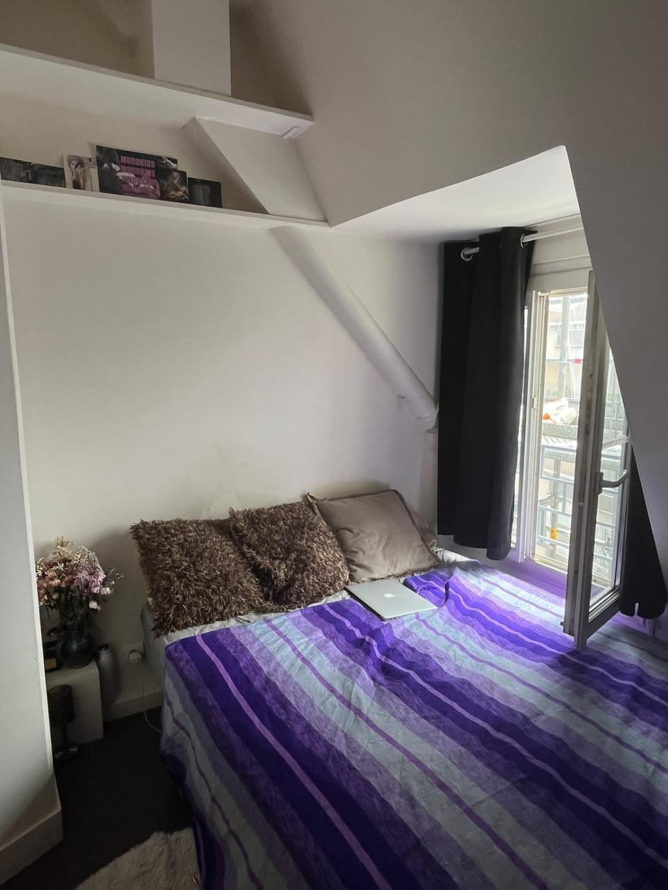 A spacious apartment in a Parisian neighborhood Apartment in Paris