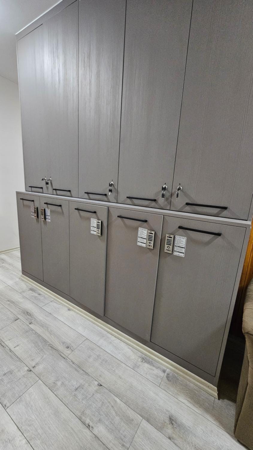 locker, locker