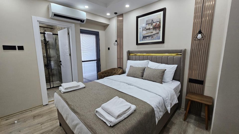 Bed, Photo of the whole room, Bedroom, towels, wardrobe, air conditioner