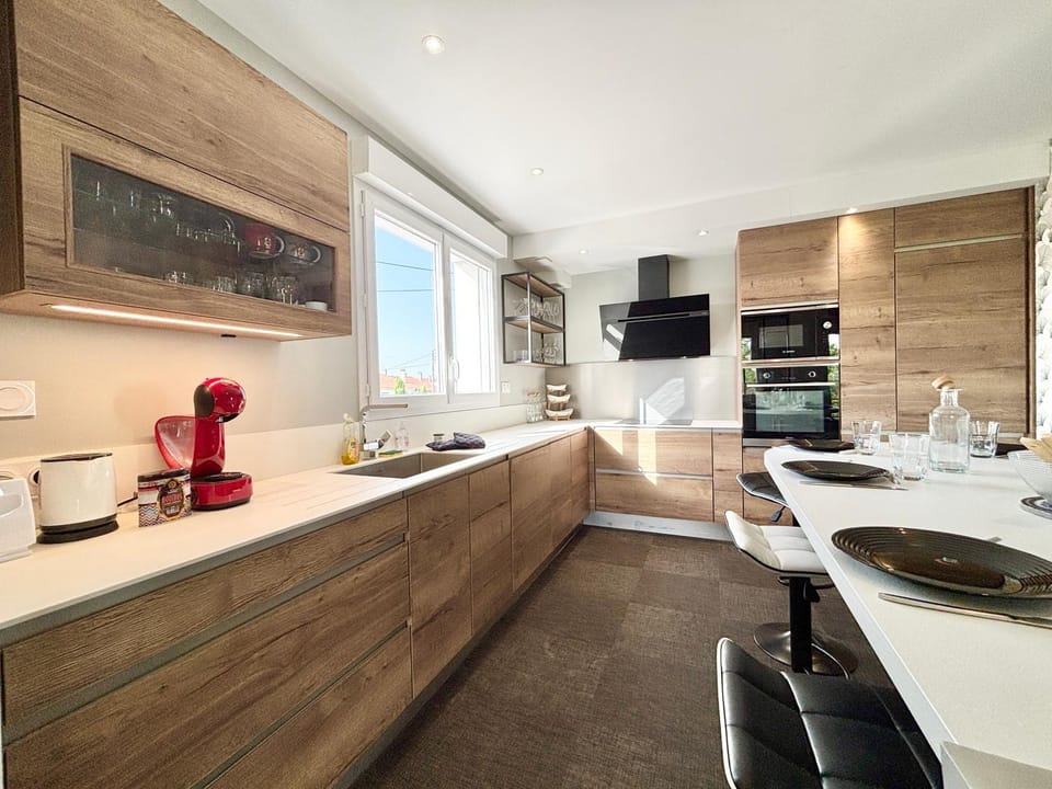 Kitchen or kitchenette, Living room, Seating area, Dining area, oven, stove