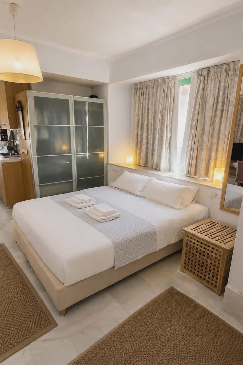 Photo of the whole room, Bedroom, towels