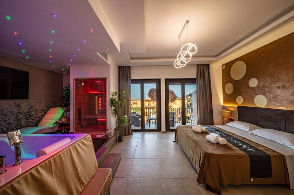 Bed, TV and multimedia, Photo of the whole room, Bedroom