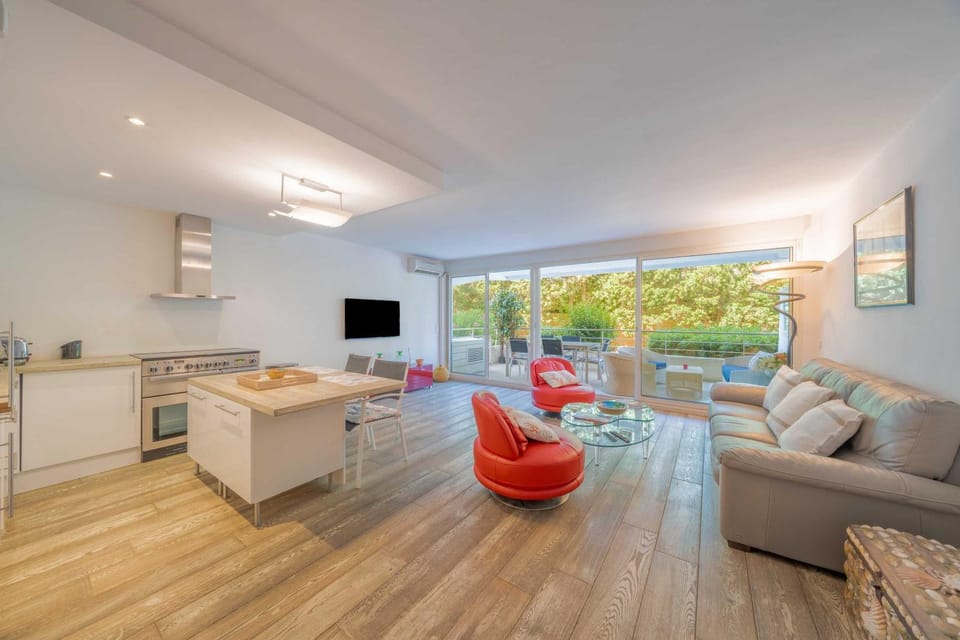 Kitchen or kitchenette, Living room