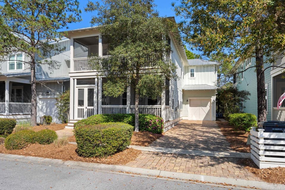 Dog-friendly home near beach with golf cart pool & hot tub access bikes & LSV House in South Walton County