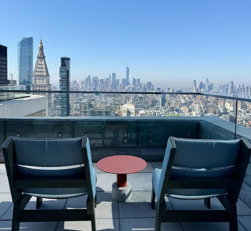 Pied-a-terre in the Sky Apartment in Midtown