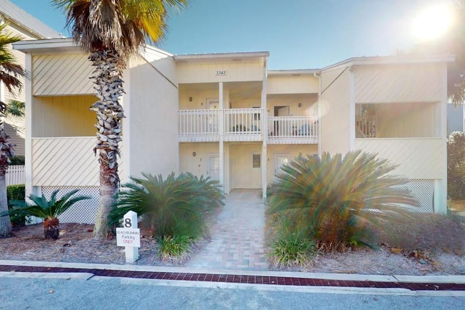 Second Floor Condo with High-Speed WiFi Washer&Dryer Central AC & Full Kitchen House in Seagrove Beach