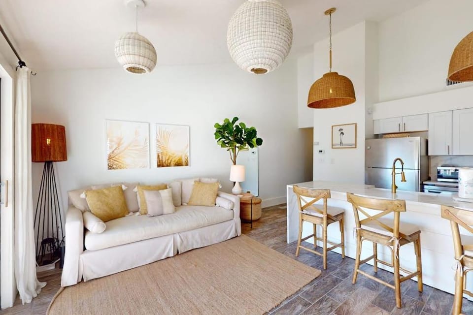 Second Floor Condo with High-Speed WiFi Washer&Dryer Central AC & Full Kitchen House in Seagrove Beach