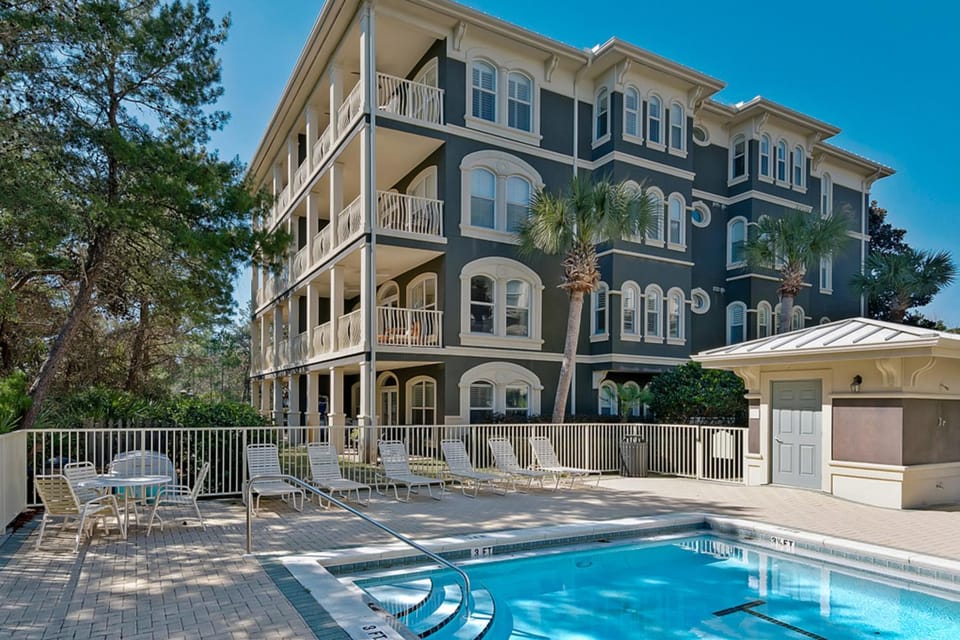 Coastal chic condo steps from the sand shared pool & central location House in South Walton County