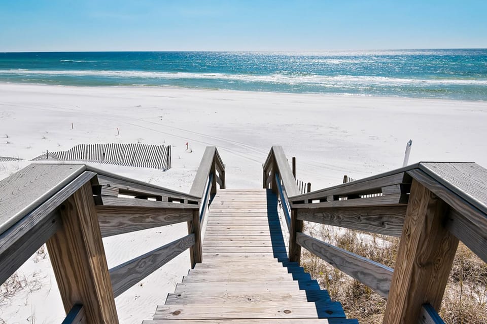 Coastal chic condo steps from the sand shared pool & central location House in South Walton County