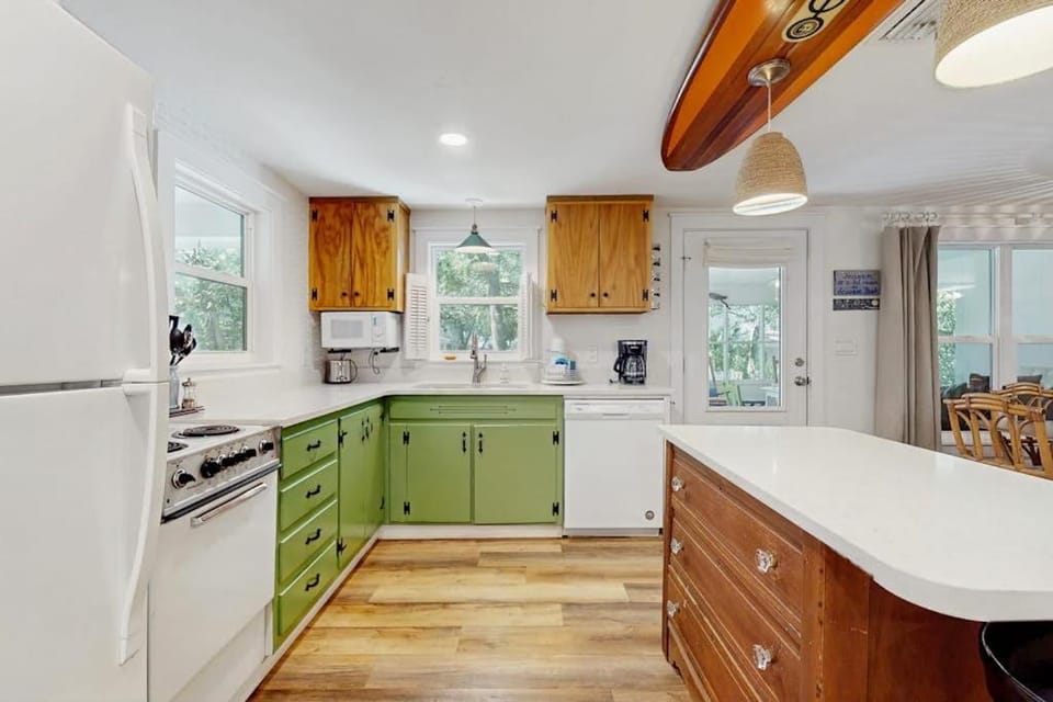 Family-friendly home near the ocean close to seaside free WiFi central AC & cable House in Seagrove Beach