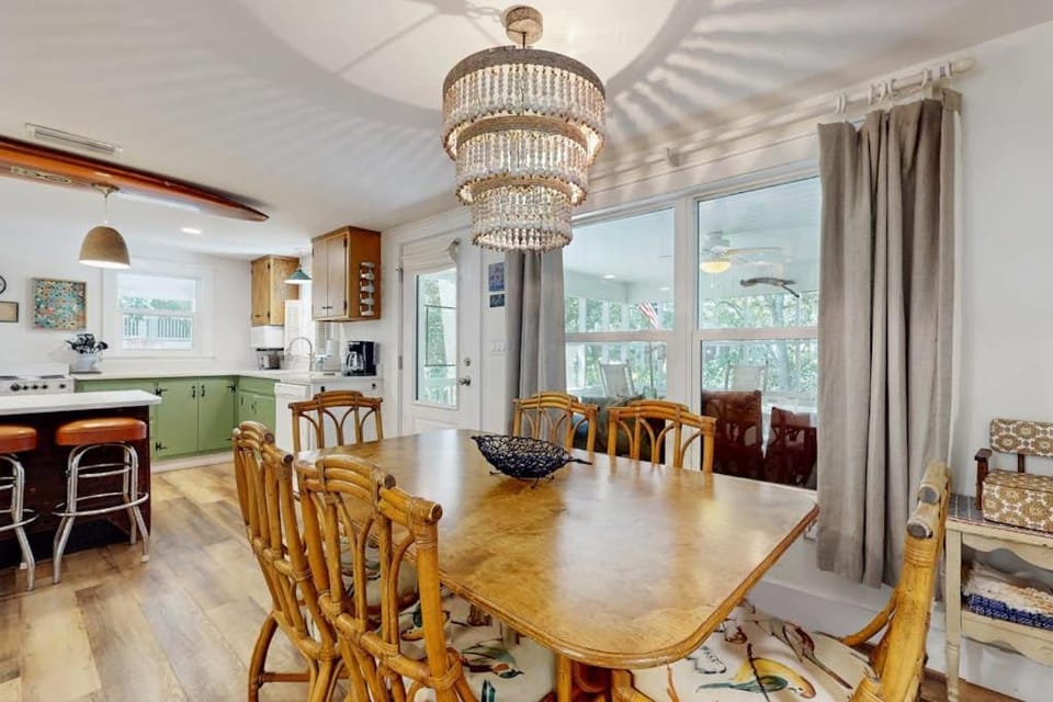 Family-friendly home near the ocean close to seaside free WiFi central AC & cable House in Seagrove Beach