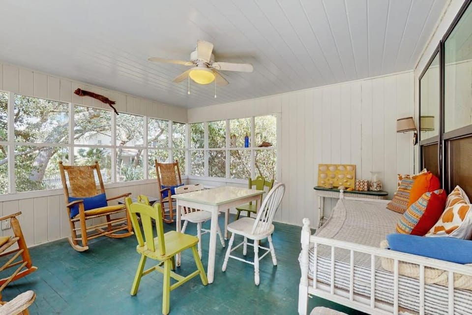 Family-friendly home near the ocean close to seaside free WiFi central AC & cable House in Seagrove Beach