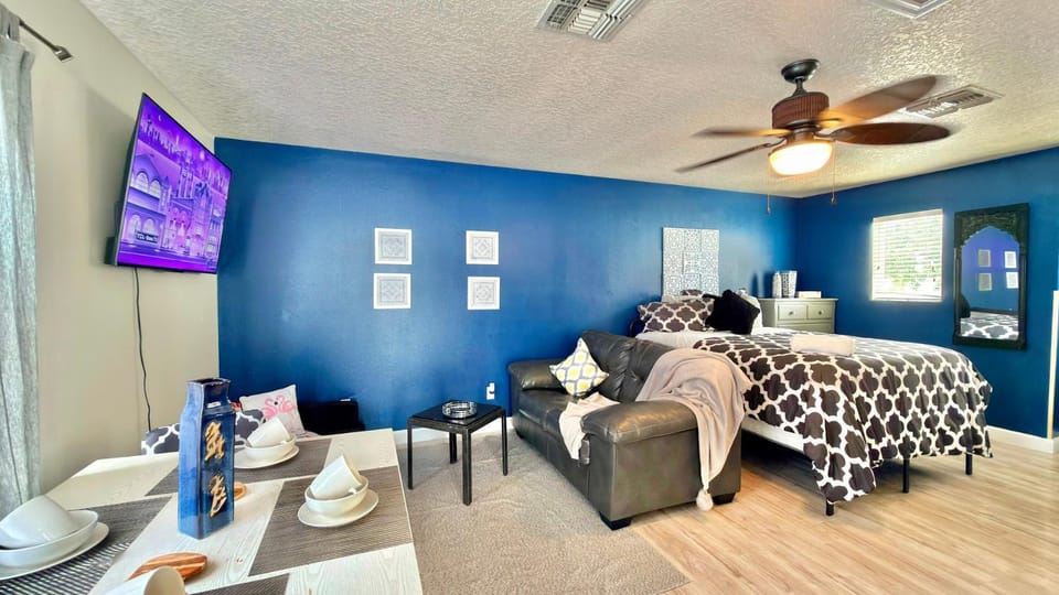 Private Renovated Queen Studio with WD Apartment in Osceola County