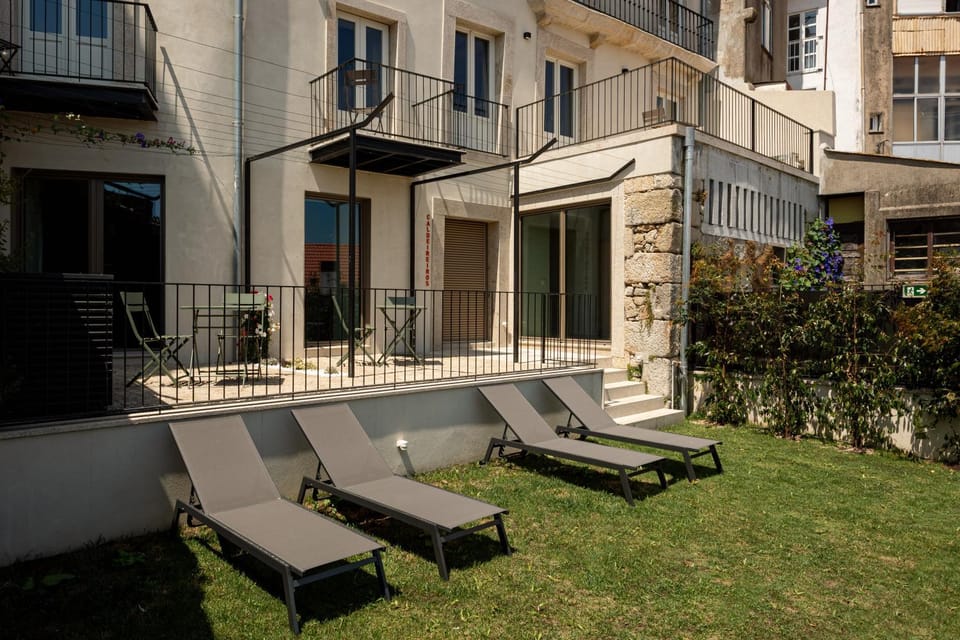 Property building, Garden, Garden, Balcony/Terrace, Garden view, sunbed