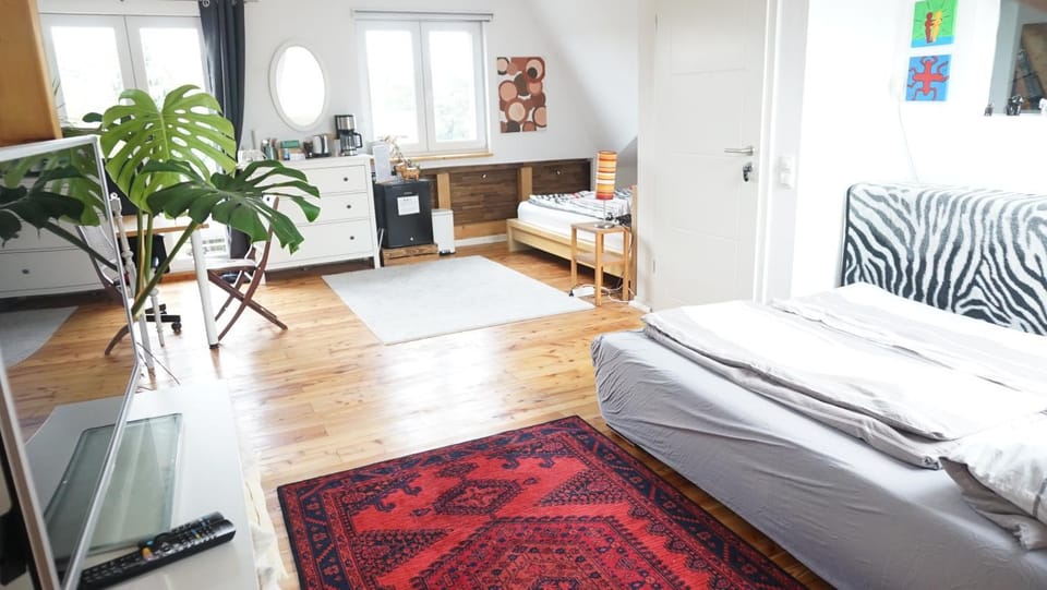 Großes Dachzimmer vor den Toren Kölns Vacation rental in Cologne