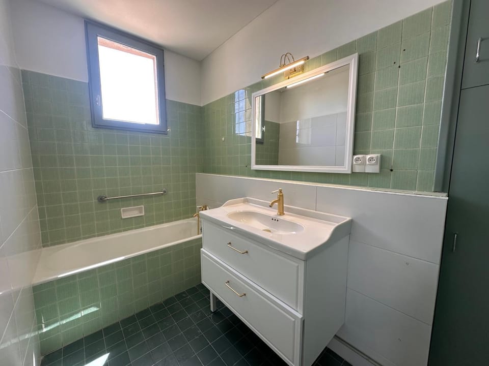 Bathroom, Bath