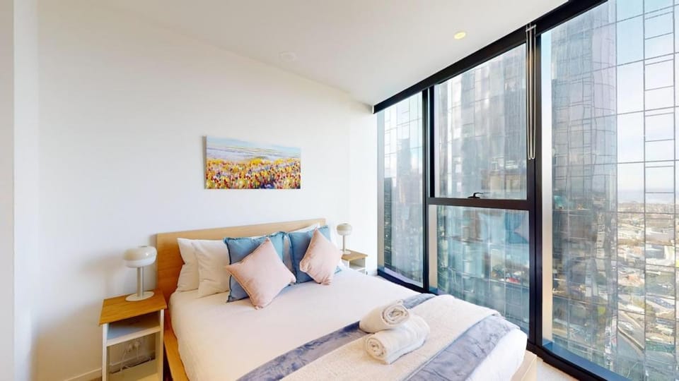 Level 41 Melbourne Square Skyline Suite Apartment in Southbank