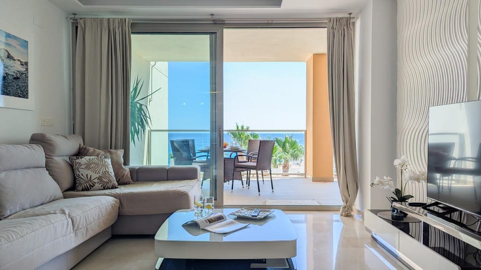 Communal lounge/ TV room, TV and multimedia, Balcony/Terrace, Living room