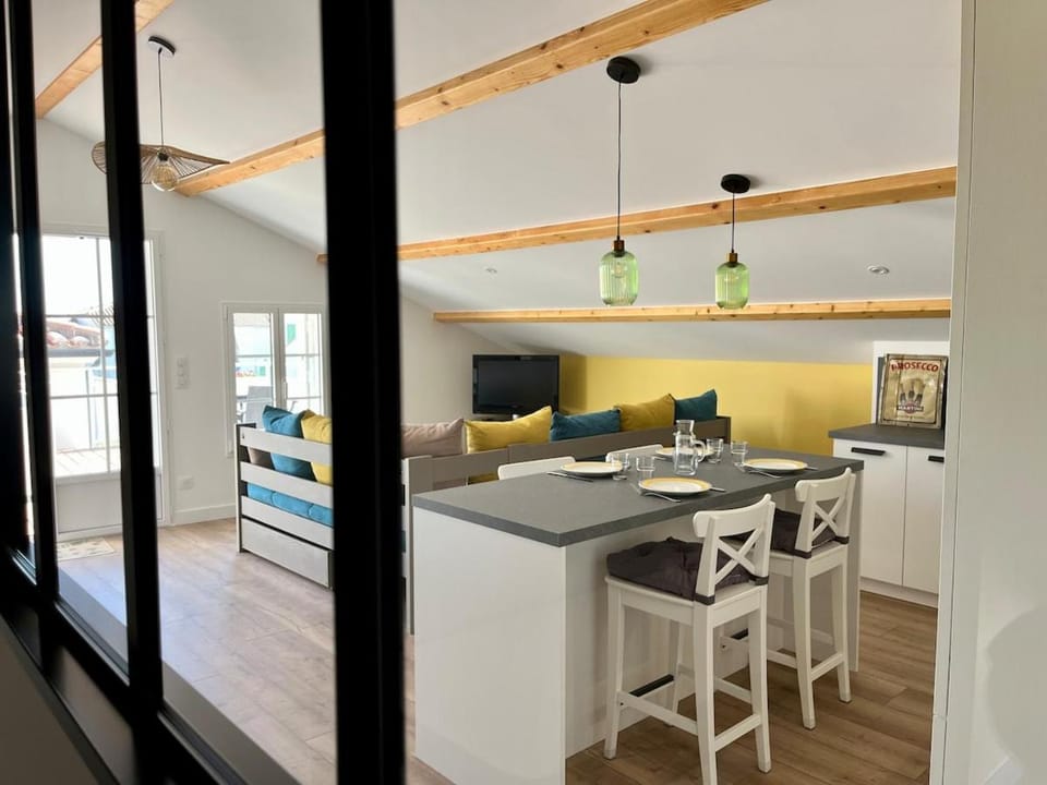 TV and multimedia, Kitchen or kitchenette, Dining area