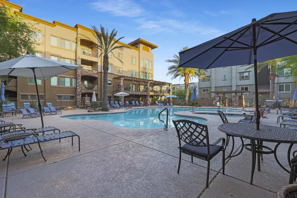 Villa Grand condo Apartment in Desert Ridge