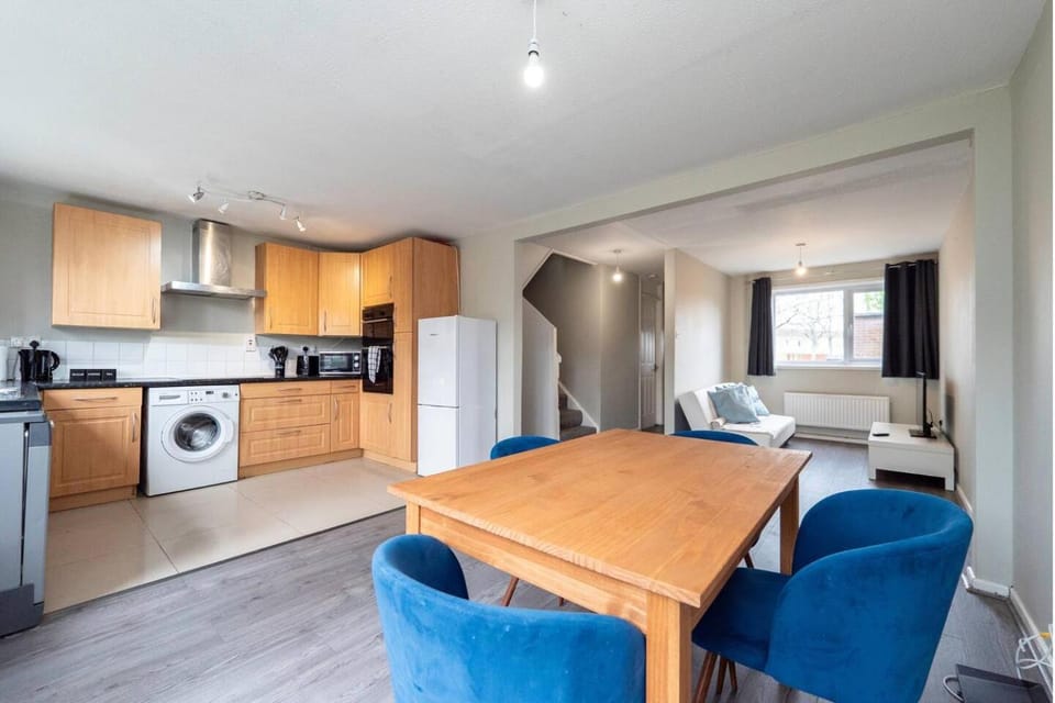 Kitchen or kitchenette, Living room, Seating area, Dining area, oven, toaster, washing machine