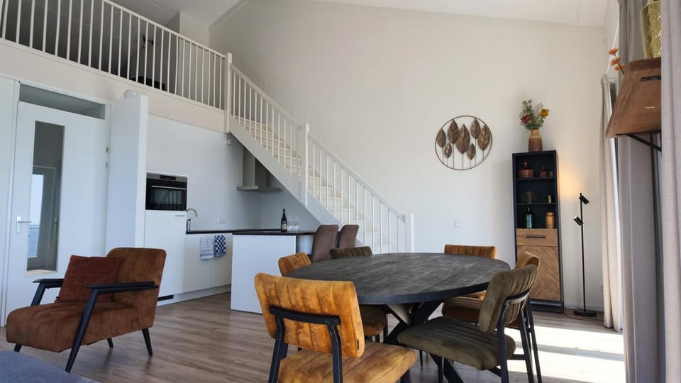 Seating area, Dining area