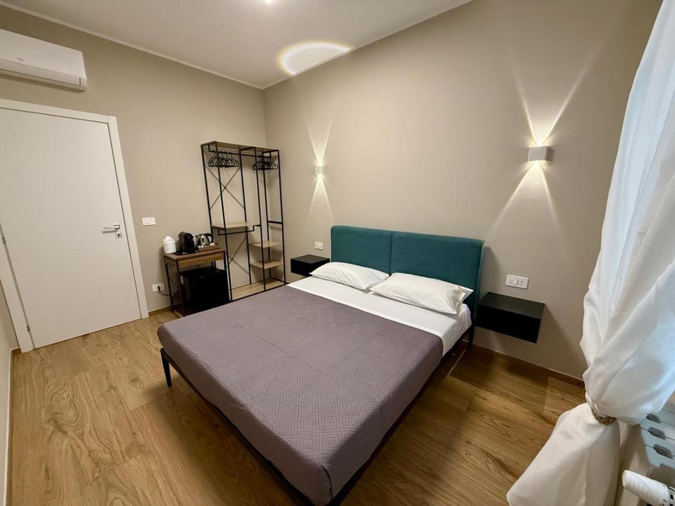 Bed, Photo of the whole room, Bedroom, wardrobe, air conditioner