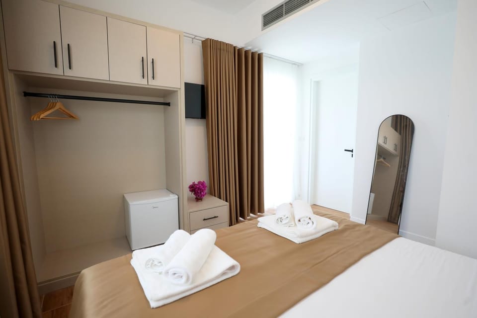 Bed, Photo of the whole room, wardrobe