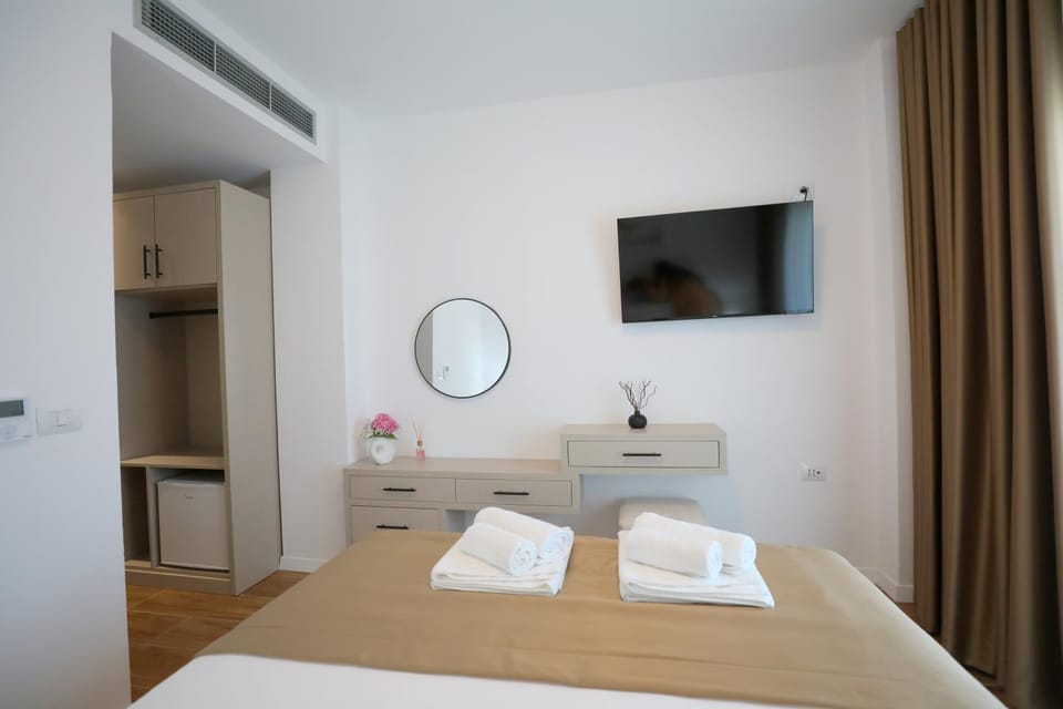 TV and multimedia, Photo of the whole room, wardrobe
