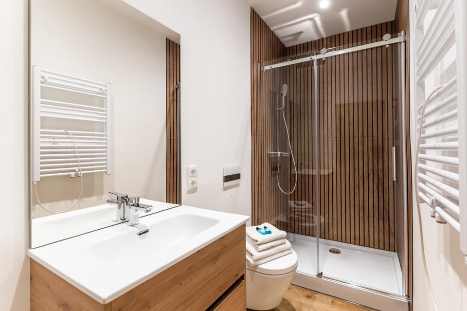 Bathroom, Living room