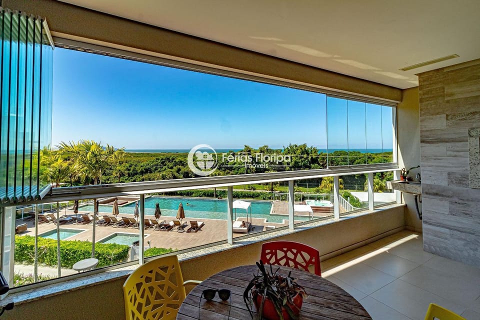Pool view, Sea view
