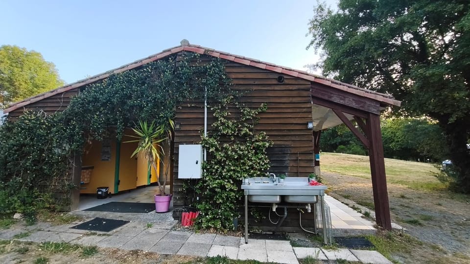 Camping de la Grande Perrure Campground/ 
RV Resort in Pays de la Loire