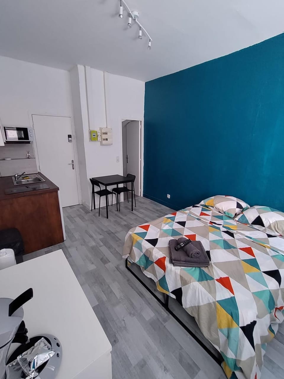BudgetBnb 161 historic center Apartment in Toulon